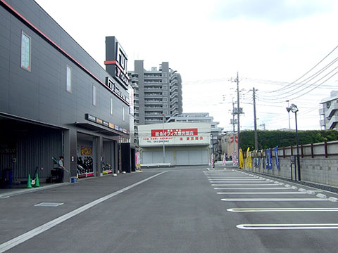大きな中駐車場!