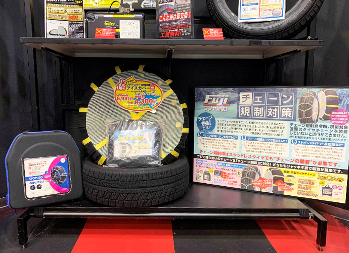 店内 スタッドレスタイヤ展示