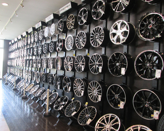 輸入車用も多数展示！