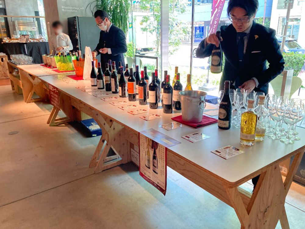 WINE SHOP FUJI × CROSS B PLUS ワインイベント 4/21 試飲＆販売会の様子