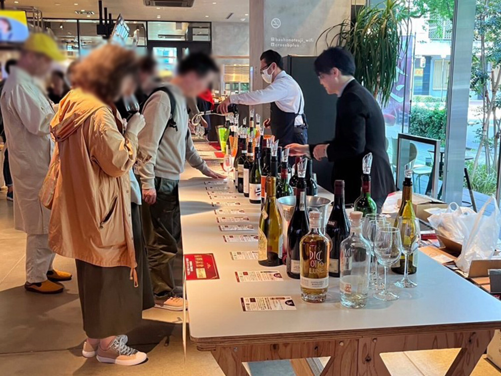WINE SHOP FUJI × CROSS B PLUS ワインイベント 4/21 試飲＆販売会の様子