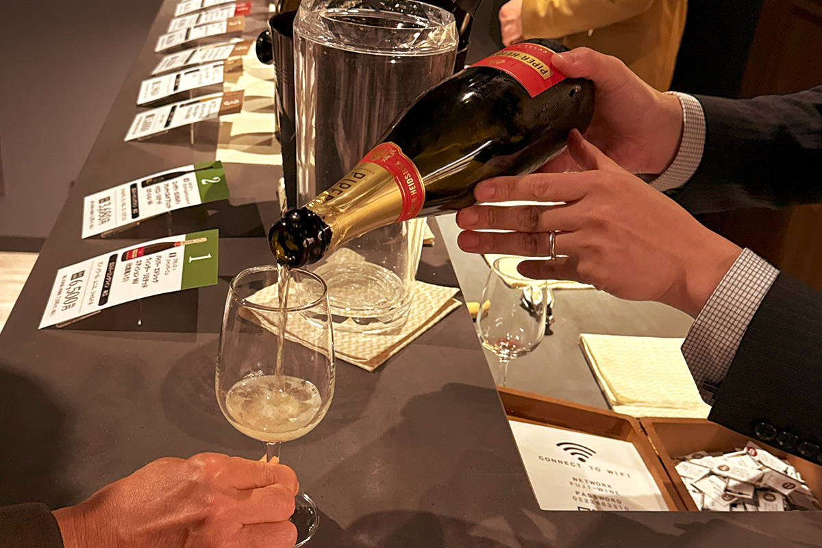 ワインショップフジ 試飲即売会の様子