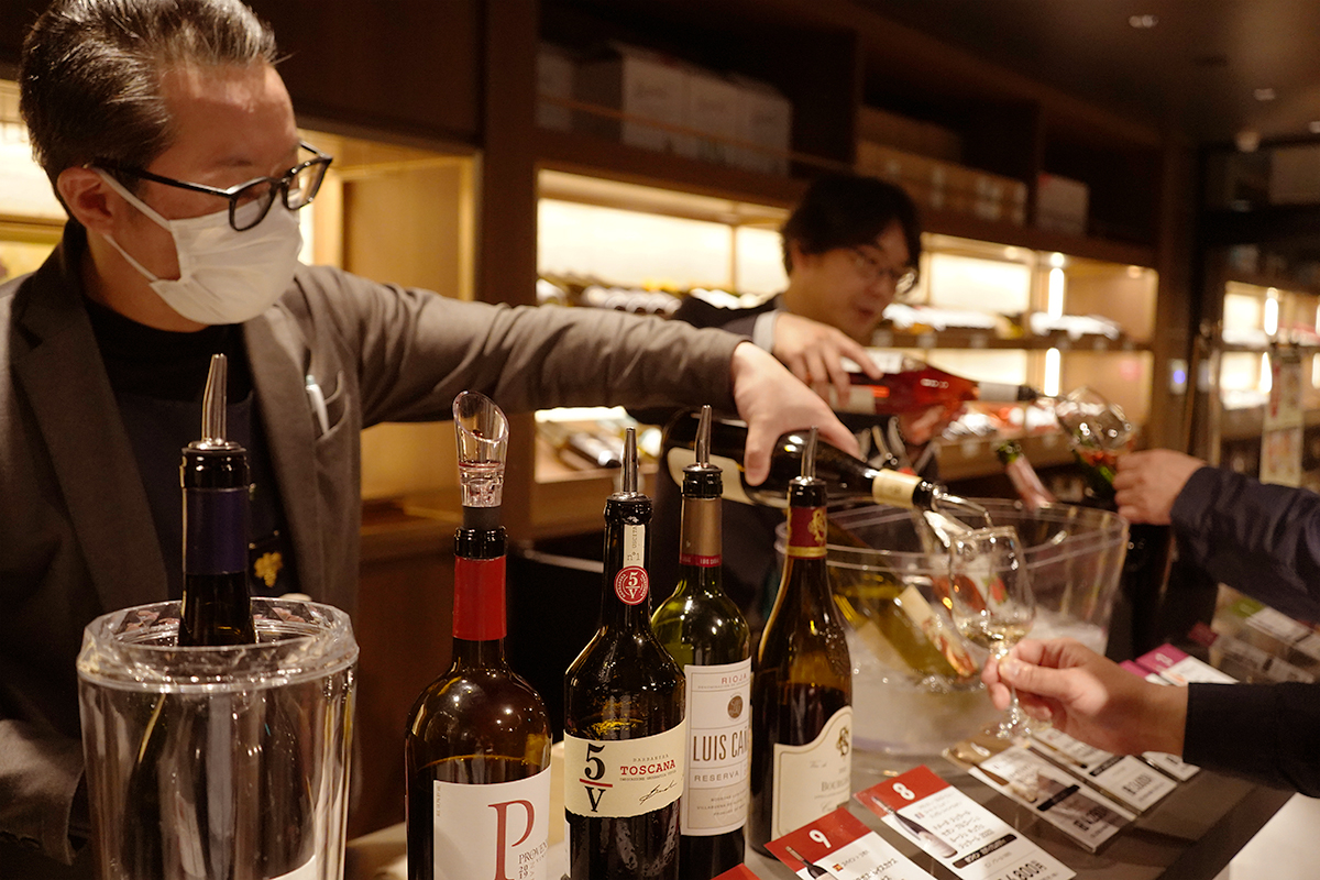 ワインショップフジ 試飲即売会の様子