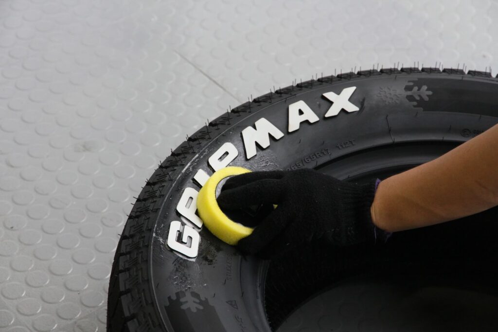ホワイトレタータイヤの手入れ