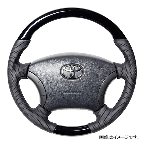 レアル ステアリング オリジナルシリーズ ラウンドシェイプ 品番：S403-PBW-BK 適合：タウンエース バン (S403/S413) R2(2020).9～、タウンエース トラック (S403/S413) R2(2020).9～ エアバッグやパドルシフト、スイッチ、カバー類は純正品を再使用してください。ステアリングヒーターには対応しておりません。 REAL