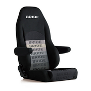 DIGOIII LIGHT CRUZ グラデーションロゴ ヒーター付き リクライニングシート バックレスト全高を3cm低く抑え多くの車両に装着が可能です｡アームレスト装着で疲れにくい長時間ドライビングが可能に｡ 簡単にアームレスト(別売)を装着するためネジ加工が施されています BRIDE