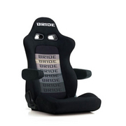 EUROSTERII CRUZ グラデーションロゴ リクライニングシート アームレスト装着で疲れにくい長時間ドライビングが可能に｡高級感あるスエード調シート素材を採用したコンフォートリクライニングシート 簡単にアームレスト(別売)を装着するためネジ加工が施されています BRIDE