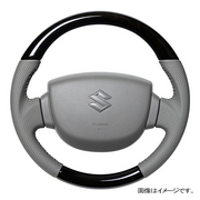 レアル ステアリング オリジナルシリーズ ラウンドシェイプ 品番：EV-BKW-GL 適合：SUZUKI エブリイバン (DA17V) H27(2015).2～、SUZUKI キャリイトラック (DA16T) H25(2013).9～、SUZUKI スーパーキャリイ (DA16T) H25(2013).9～ エアバッグやパドルシフト、スイッチ、カバー類は純正品を再使用してください。ステアリングヒーターには対応しておりません。 REAL 