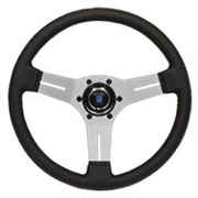 ナルディ ステアリング COMPETITION ブラックパンチングレザー/シルバースポーク（33φ） 70～80年代、クラシックと人気を二分したコンペティションをベースに、グリップをパンチングレザーに、ステッチをグレーのクロスステッチへとモディファイした『NEW・コンペティション』  NARDI 