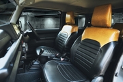 アーバングレイス シートカバー ジムニー JB64 キャメル＆ブラック 全席セット メーカー名：BEYOND JAPAN 対応車種：ジムニー JB64W/ジムニーシエラ JB74W  グレードXC/XL/JC/JL 素材 　ブラック部分：PVCレザー製 　キャメル部分：PUレザー製 備考：グレードXG不可    BEYOND 