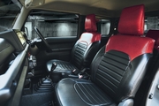 アーバングレイス シートカバー ジムニー JB64 ワインレッド＆ブラック 全席セット メーカー名：BEYOND JAPAN 対応車種：ジムニー JB64W/ジムニーシエラ JB74W  グレードXC/XL/JC/JL 素材 　ブラック部分：PVCレザー製 　ワインレッド部分：PUレザー製 備考：グレードXG不可    BEYOND 