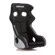 XERO CS PLUS FRP製シルバーシェル ブラック フルバケットシート 中型ヘッドガードを装備するハーフカバー使用のレーシングフルバケットシート 導電性表皮材の優れた除電効果により、操縦性の向上とスポーティな走行安定性を実現 BRIDE 