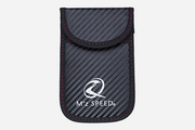 MZ SPEED エムズスピード リレーアタックガードポーチII カーボンファイバー柄 リレーアタック対応のスマートキー専用ポーチ。スマートキーをポーチ内に入れると発信している電波を遮断し、電波ジャックされません。 寸法：12.5cm×８ｃｍ 素材：PU　カーボンファイバー柄 MzSPEEDロゴ入り 付属：キーリング付き MZ SPEED 