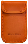MZ SPEED エムズスピード リレーアタックガードポーチII イタリアンレザー オレンジ スマートキー専用ポーチ。スマートキーをこのポーチ内に入れることでスマートキーから発信している電波を遮断し、電波ジャックをシャットアウト。リレーアタックによる車両盗難の防止に役立ちます。  手前のポケットに収納すれば、電波を遮断しないのでスマートキーケースとしてもお使いいただけます。 MZ SPEED 