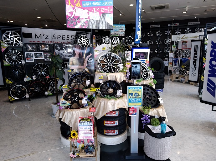 店内入口のサーモグラフィーの画像